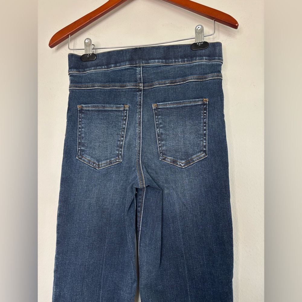 SPANX NWT MEDIUM WASH CROPPED FLARE JEANS SZ SMALL - Picture 6 of 8